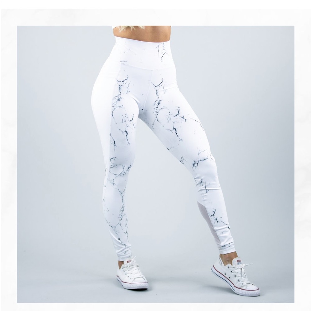Buff bunny Onxy marble leggings